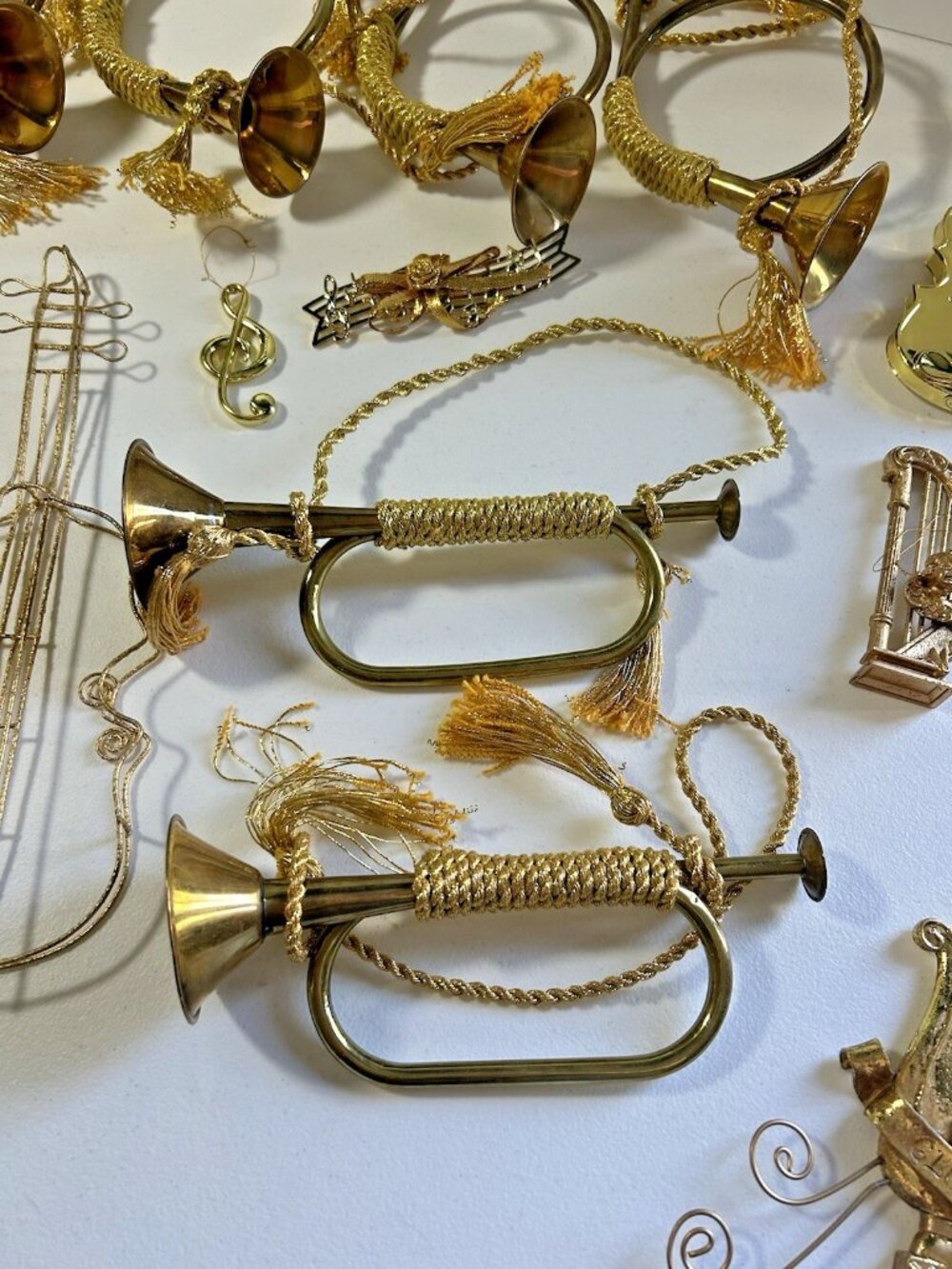 Vintage Lot of 24 Gold Metallic Musical Instrument Themed Christmas Ornaments - Picture 3 of 12